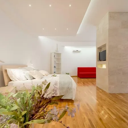 Deluxe Renata سبليت