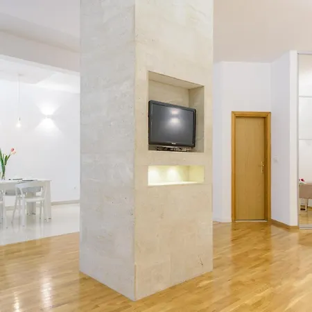 Deluxe Renata アパート *